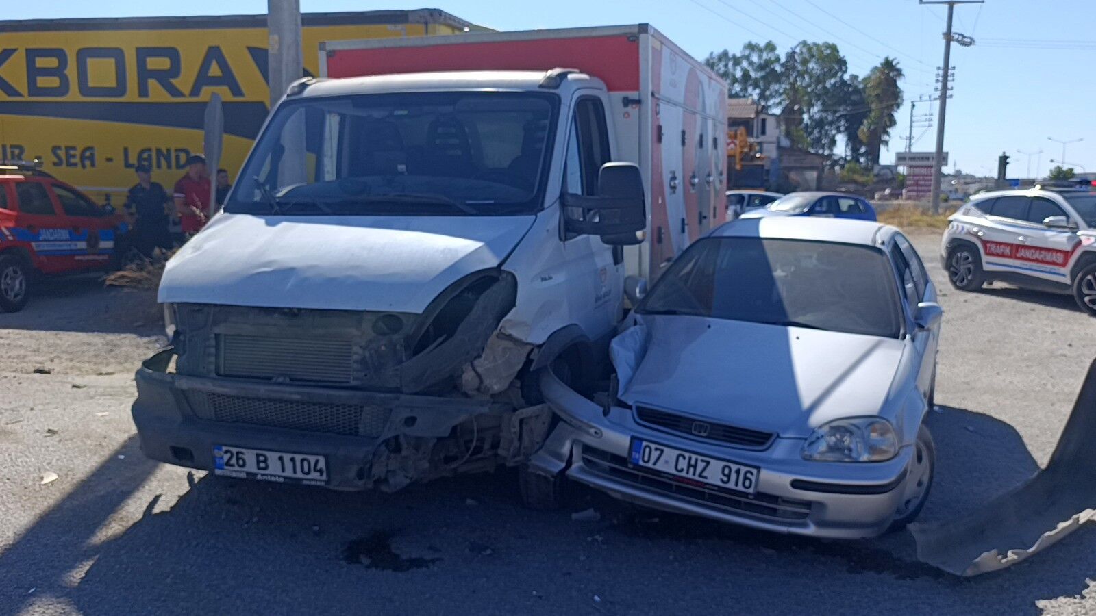Manavgat'ta Yan Yolda Çarpıştılar (1)