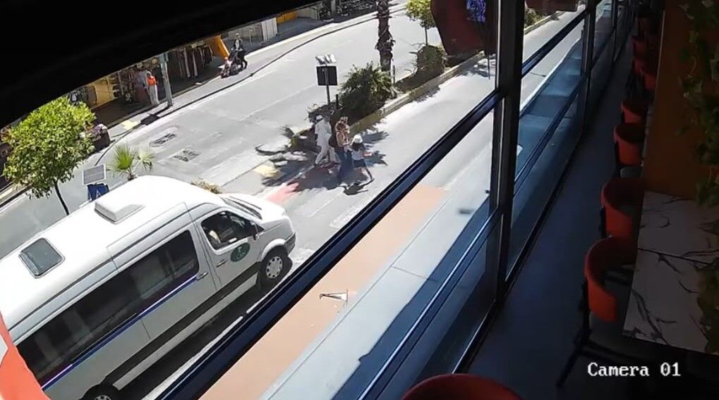 Manavgat'ta Yayaya Yol Verdi, Kazaya Karıştı (1)