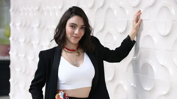Merve Dizdar (2)