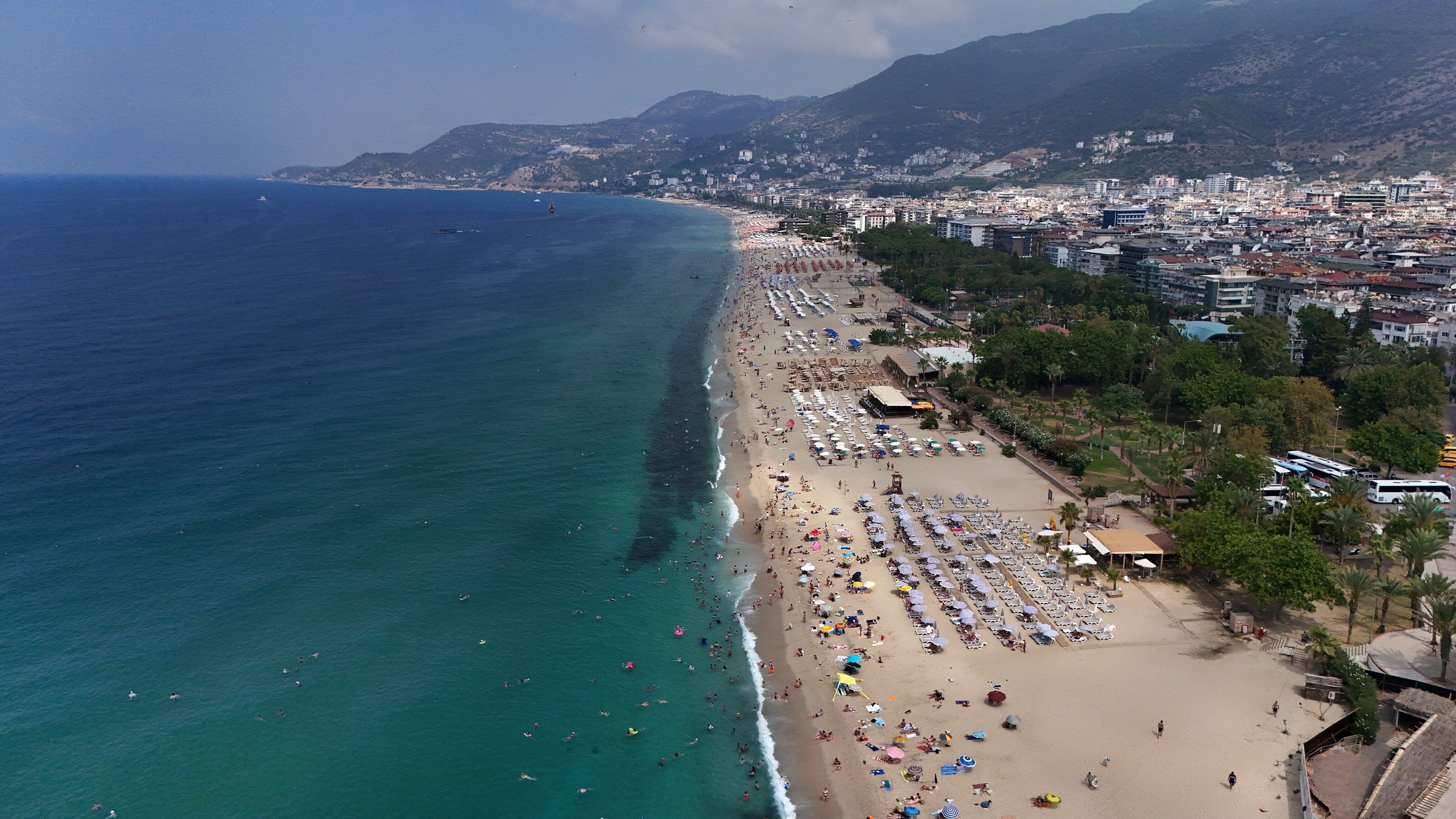 Alanya 33 Dereceyi Gördü Plajlar Doldu (4)