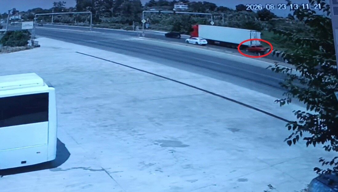 Alanya Manavgat Yolunda Tıra Arkadan Çarptı (2)