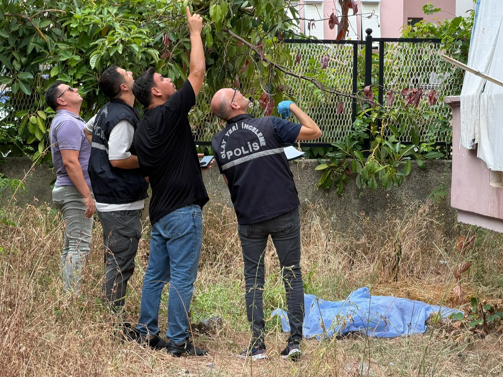 Alanya'da 82 Yaşındaki Kadın Balkondan Düşerek Hayatını Kaybetti (2)
