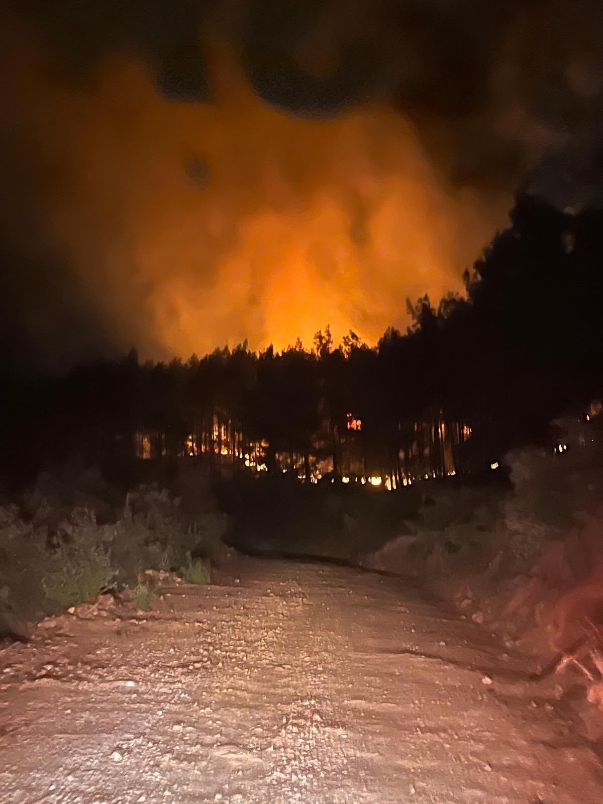 Alanya'da Gece Yarısı Korkutan Yangın! Alevler Son Anda Durduruldu (4)