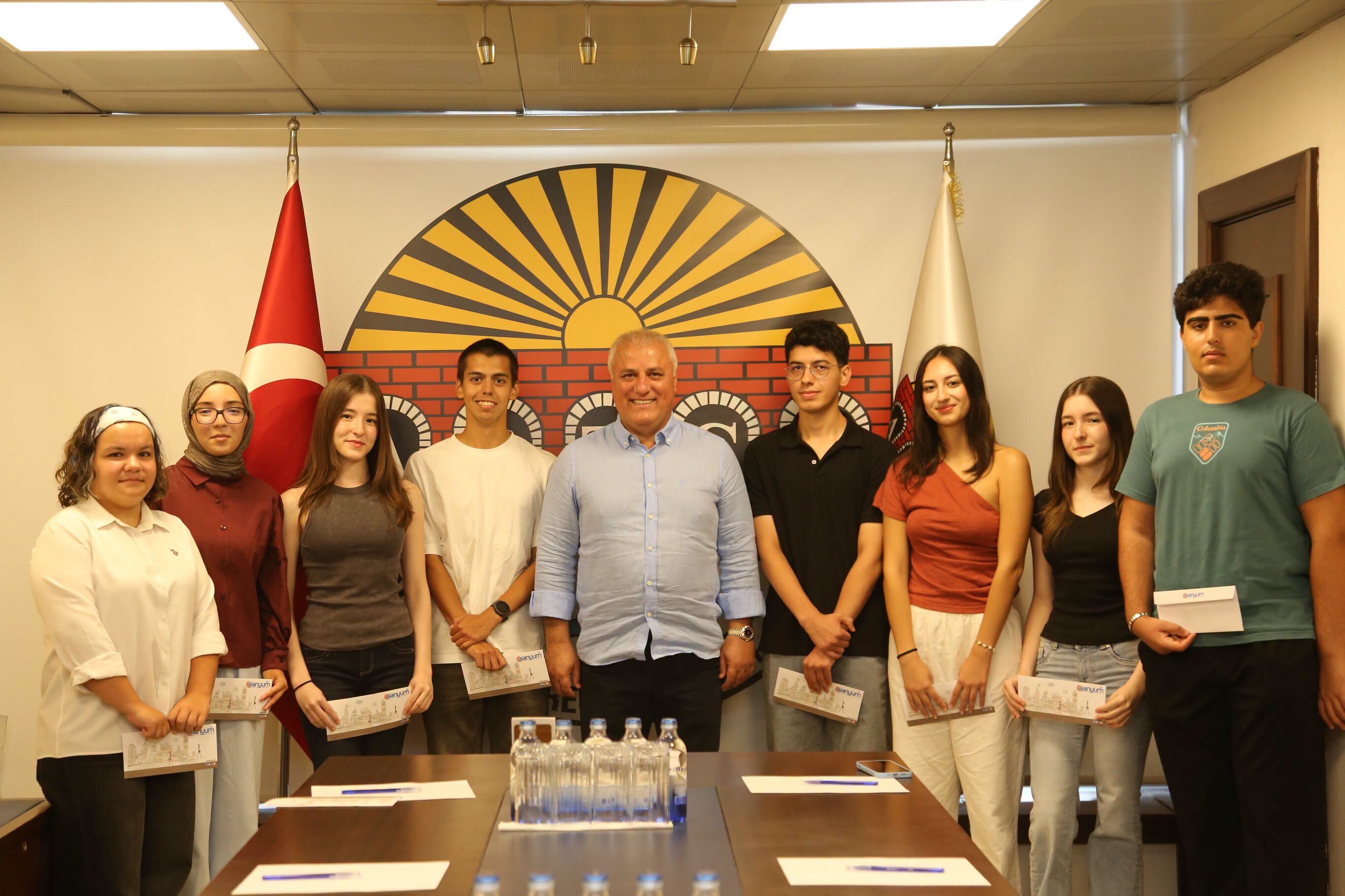 Alanya'nın Lgs Ve Yks Şampiyonlarına Dev Jest (1)