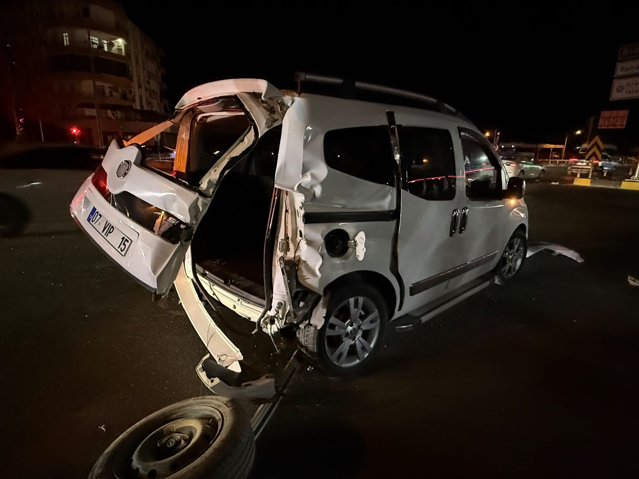 Antalya Alanya Yolunda Zincirleme Kaza Sürücü Kaçtı (1)