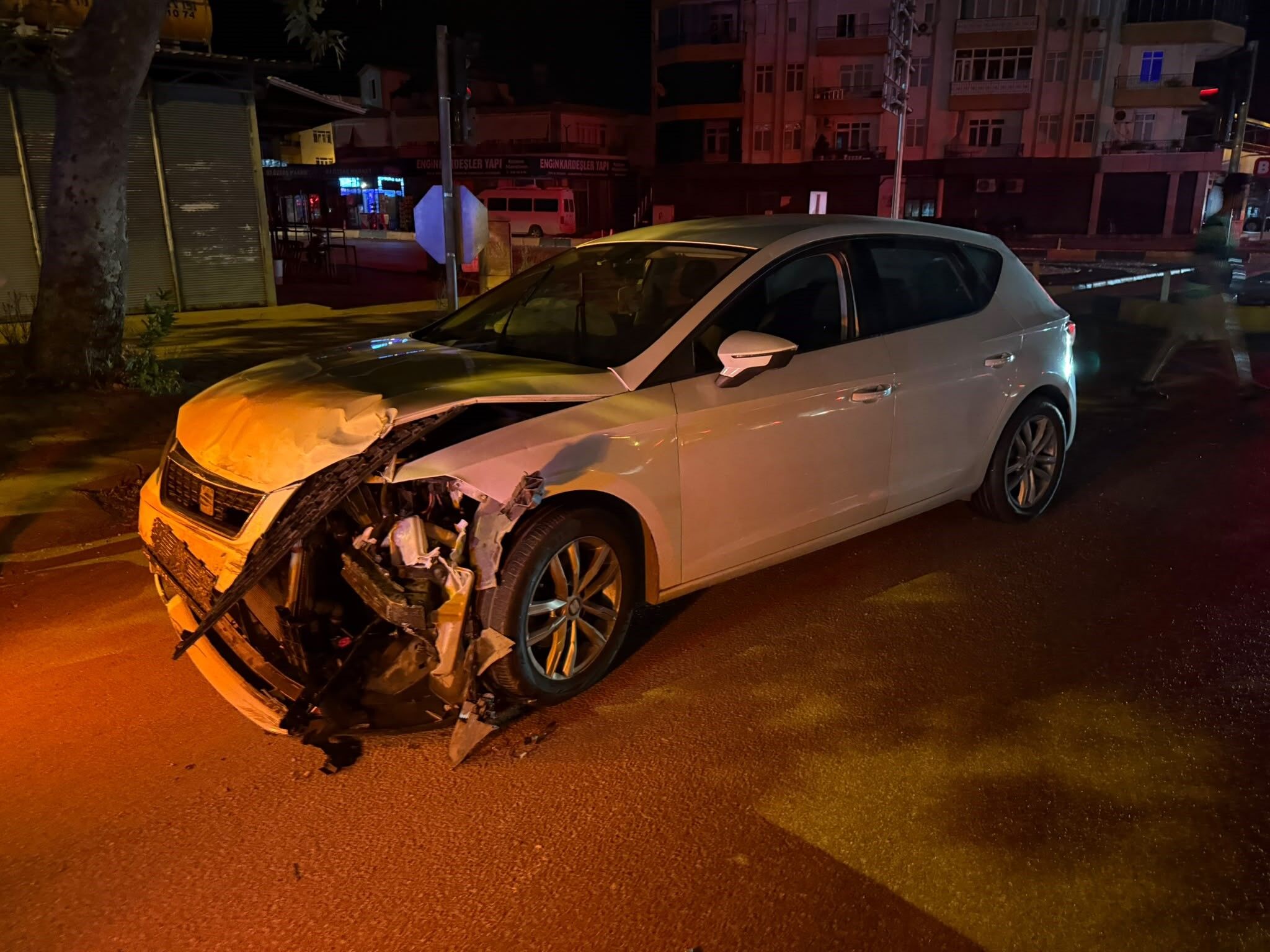 Antalya Alanya Yolunda Zincirleme Kaza Sürücü Kaçtı (4)