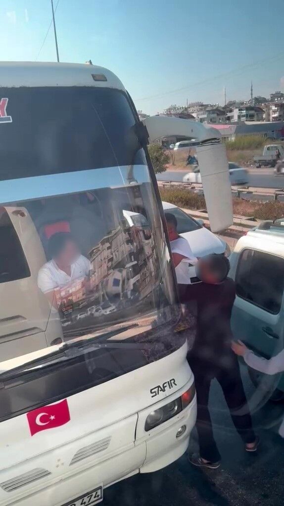 Antalya Manavgat Yolunda Servis Otobüsüne Saldırdılar (2)