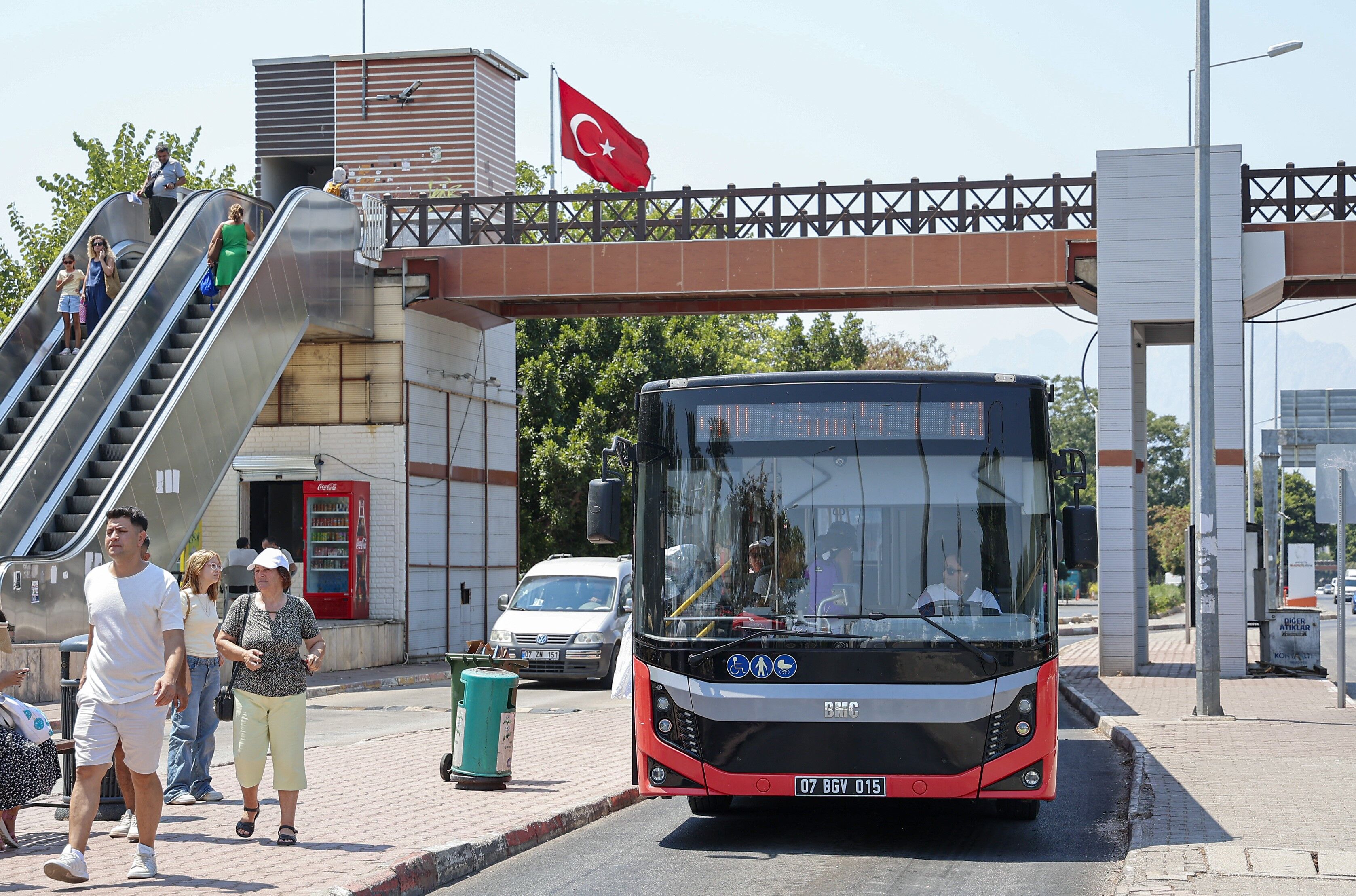 Antalya Ve Alanya'da Otobüsler Durakta Durmak Zorunda! Durmayanı Abi̇m'e Bildirin (1)