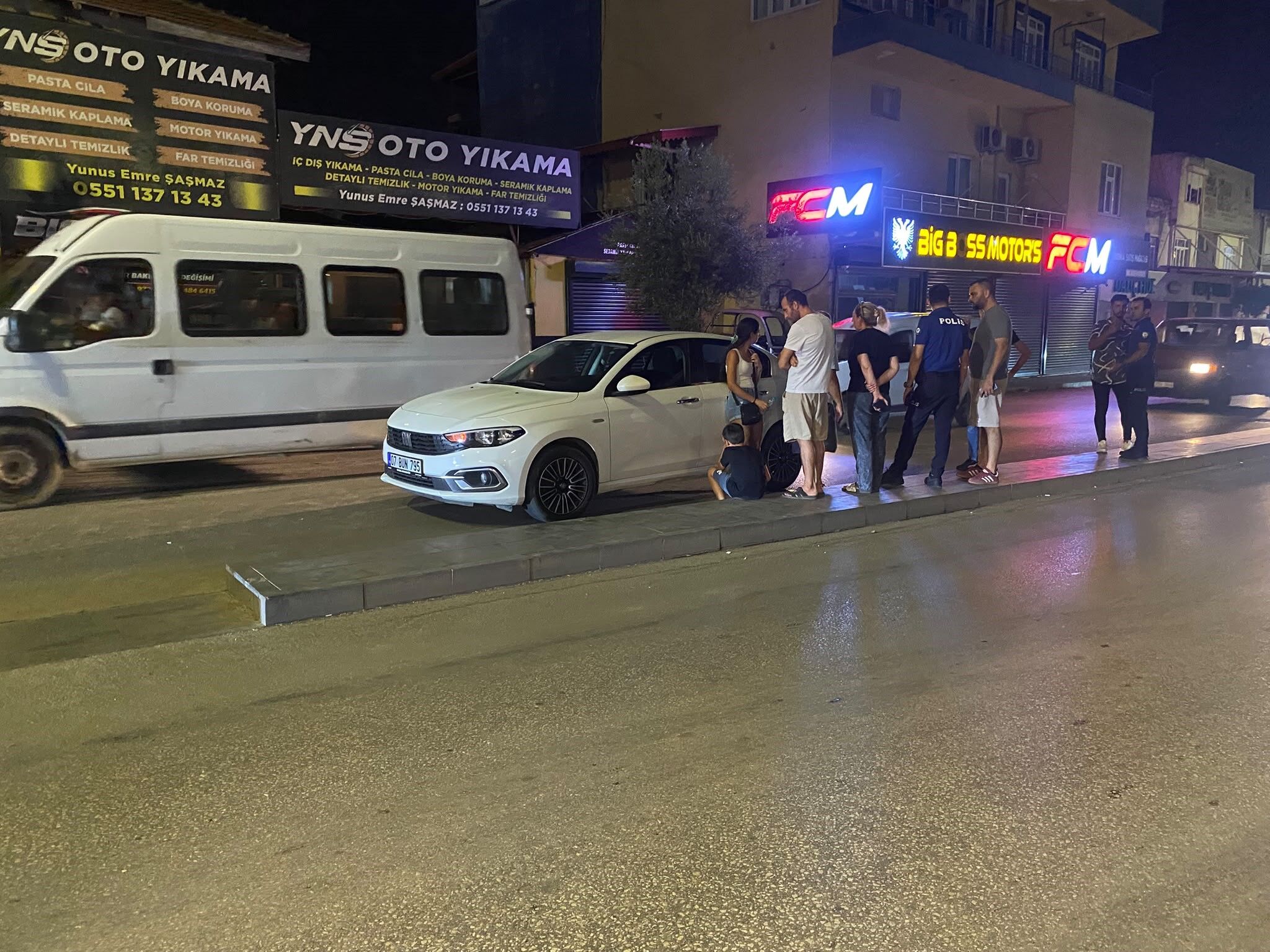 Antalya'da 2 Yaşındaki Çocuk Otomobilin Altında Kaldı (1)