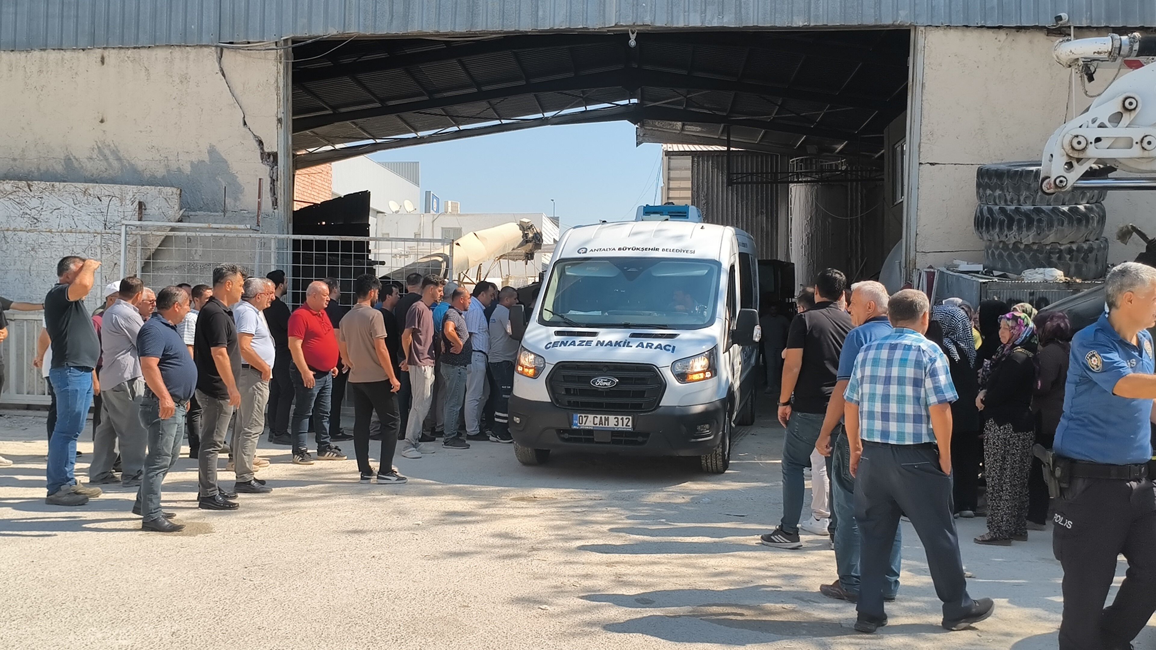 Antalya'da Ailesi Yollarını Gözlüyordu Genç Işçiden Acı Haber (1)