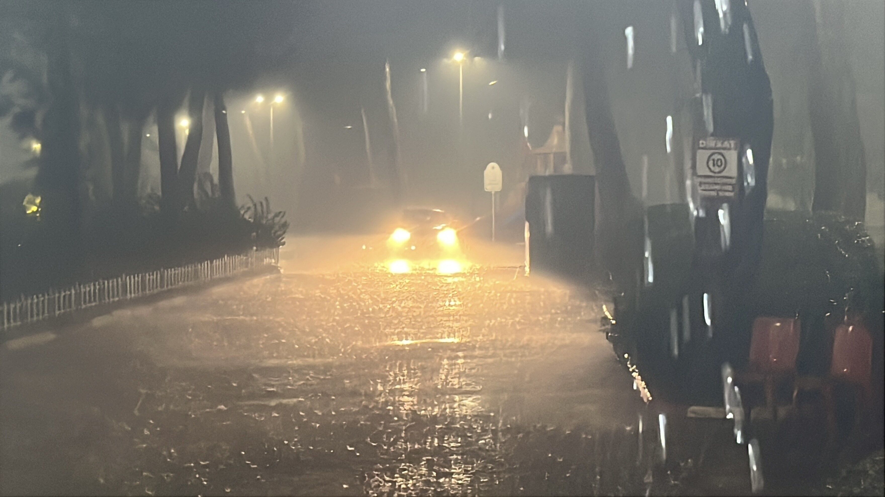 Antalya'da Akşam Bir Anda Bastırdı! Ağustos'ta Yağmur Sürprizi (3)