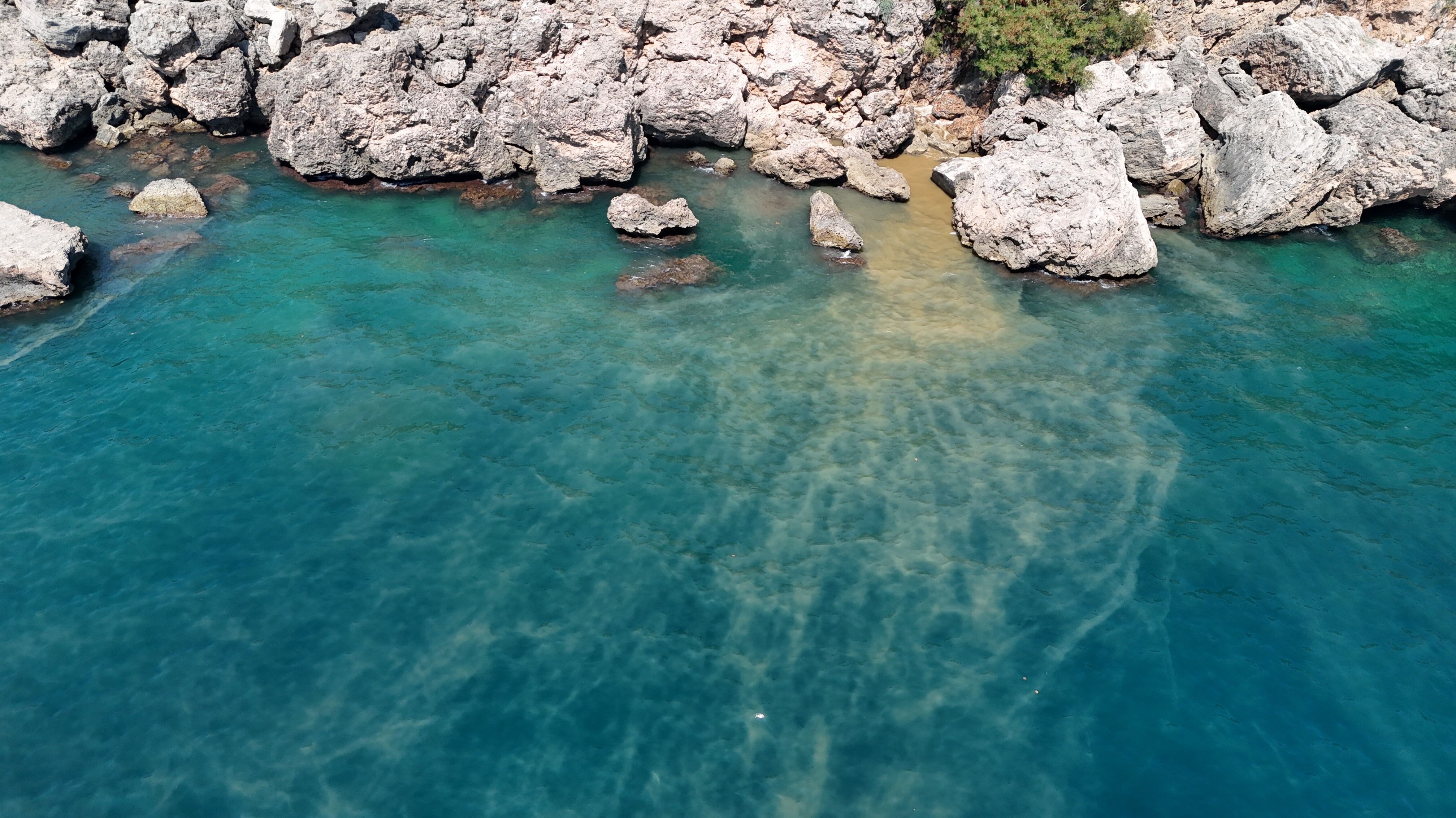 Antalya'da Atık Su Denize Aktı, Müşteriler Kaçtı (1)