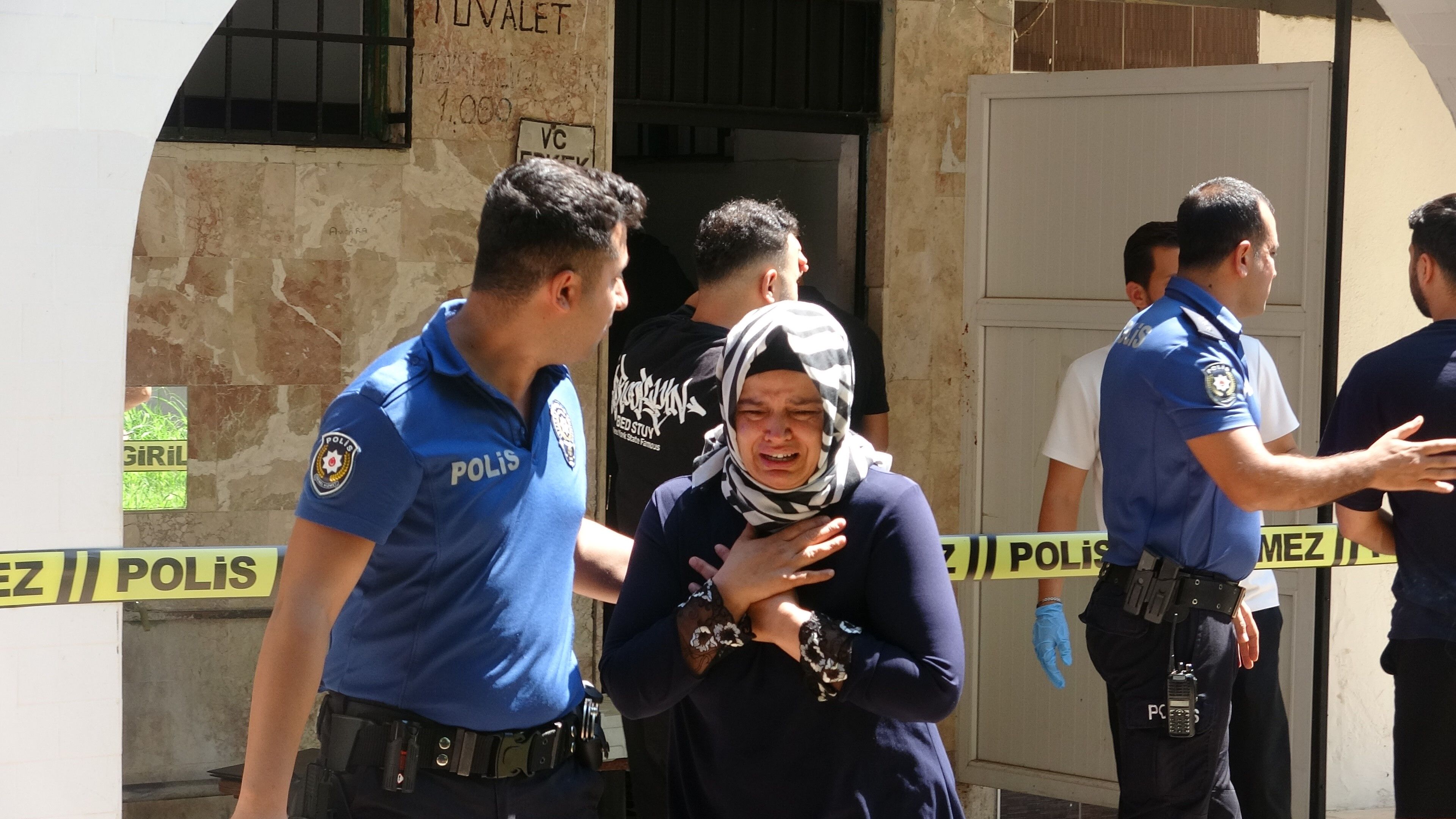 Antalya'da Camiye Gidenler Şok Oldu Tuvalette Ölü Bulundu (2)
