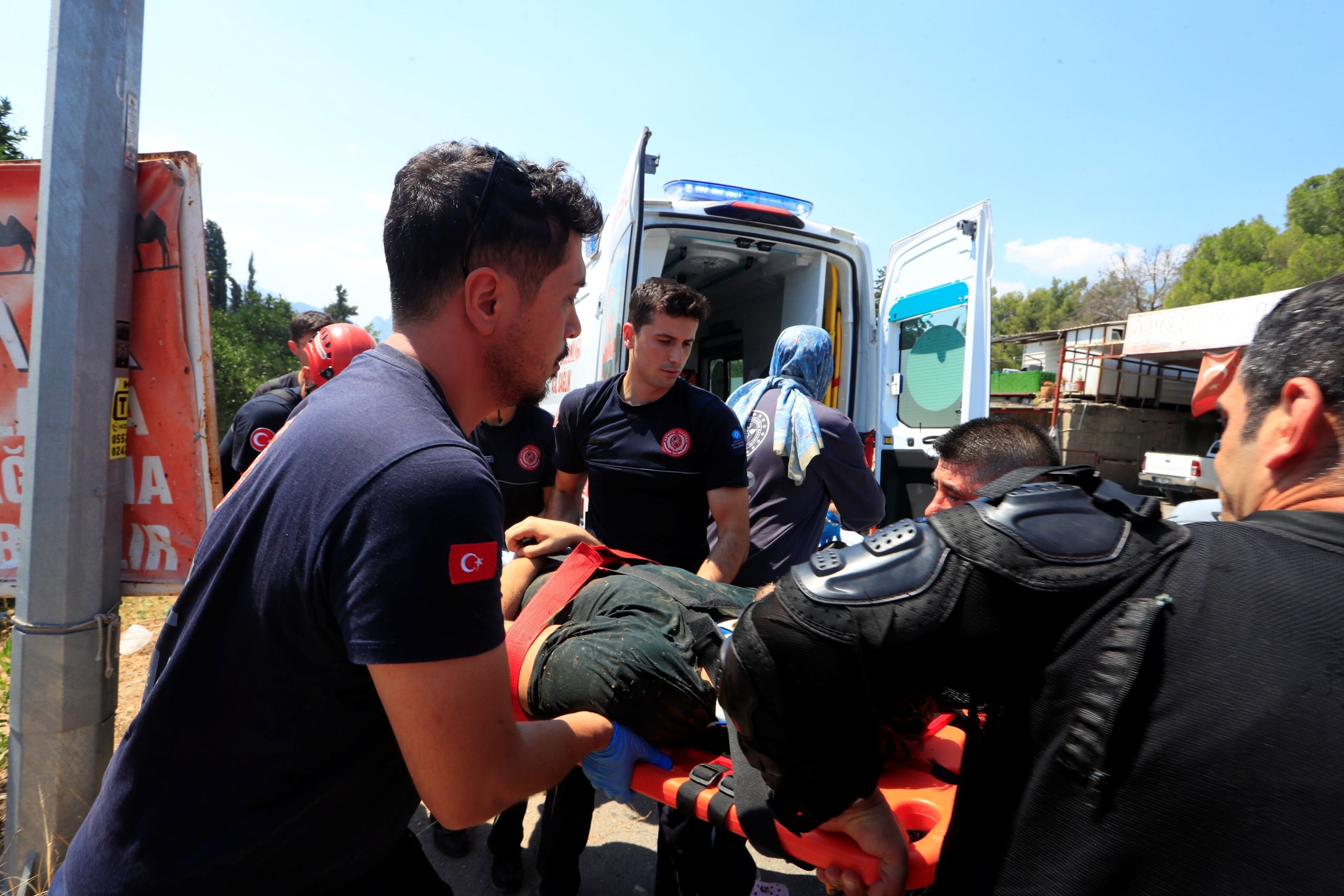 Antalya’da Kediden Kaçarken Bahçeye Uçtu (4)
