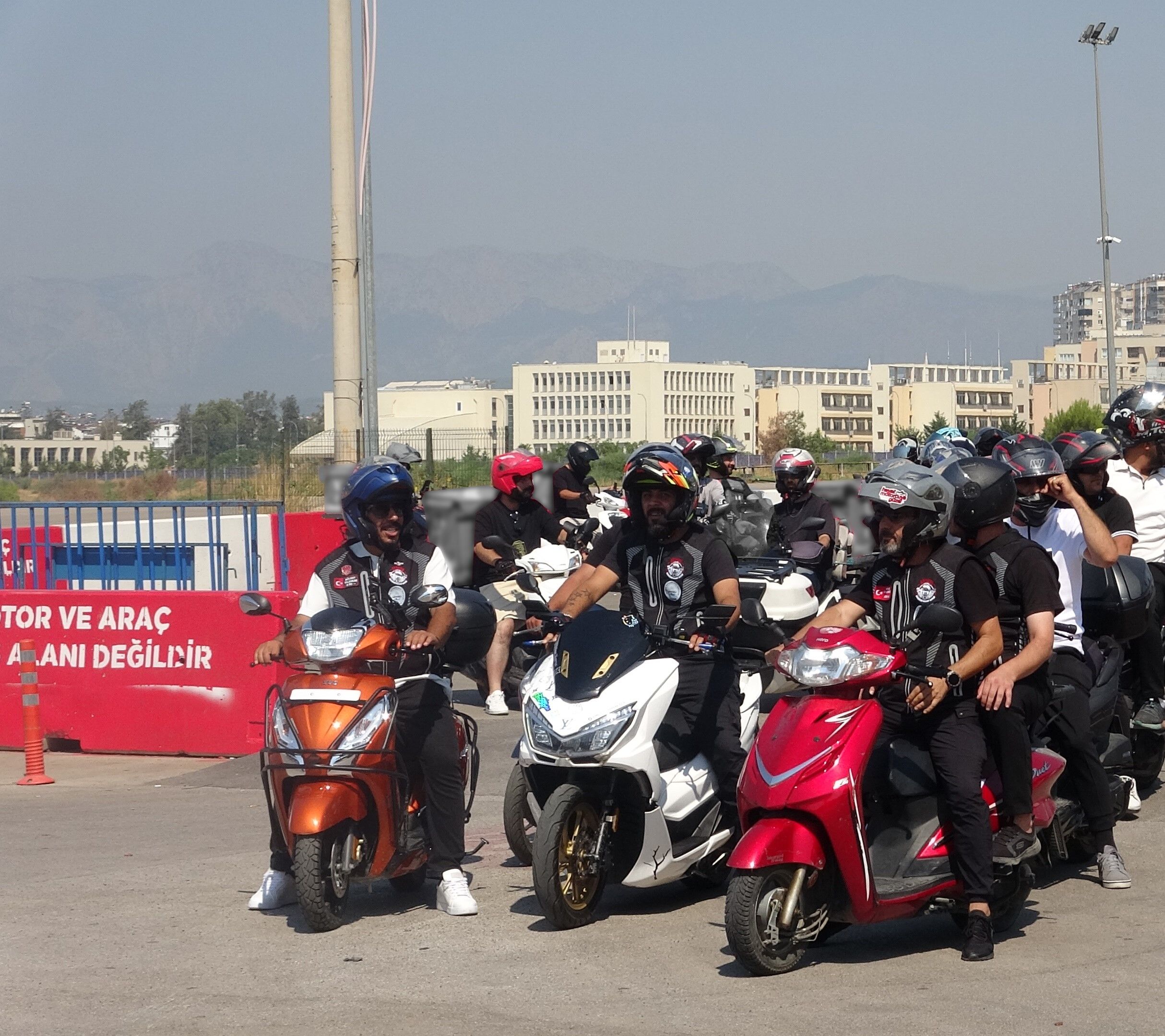 Antalya'da Kuryelerde Döner Bıçaklı Saldırıya Protesto (3)