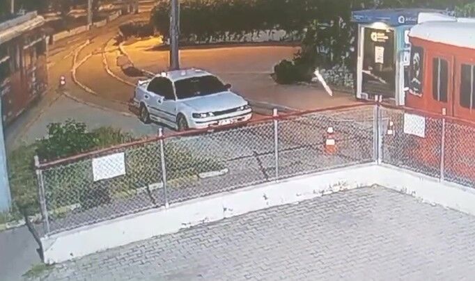 Antalya’da Nostalji Tramvayına Molotoflu Saldırı (2)