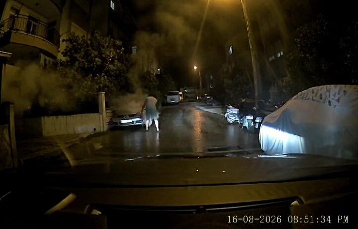 Antalya'da Paramedik, Otomobili Yanarken Kurtardı (1)