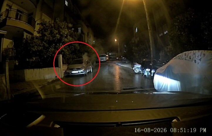 Antalya'da Paramedik, Otomobili Yanarken Kurtardı (2)