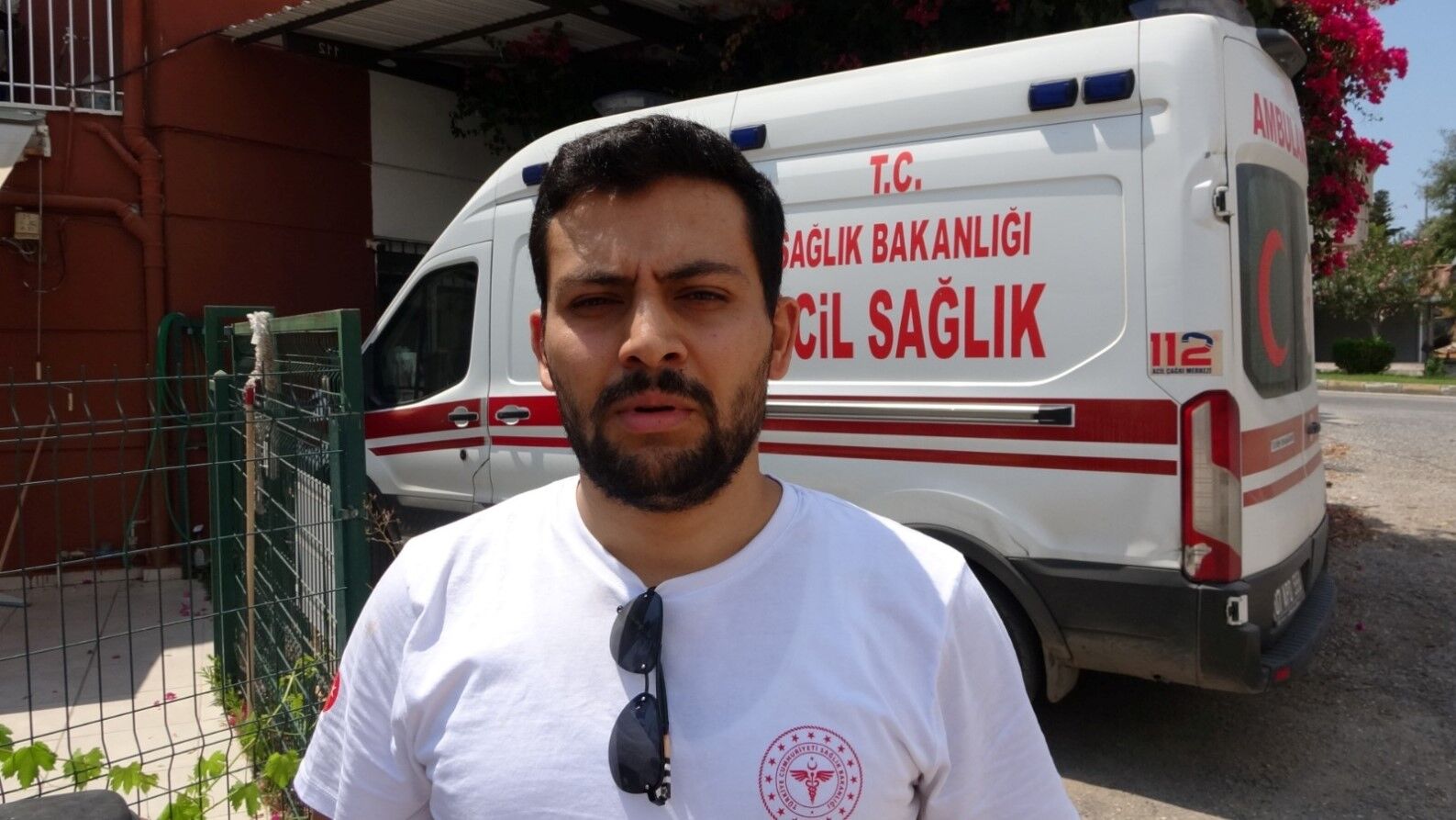 Antalya'da Paramedik, Otomobili Yanarken Kurtardı (3)