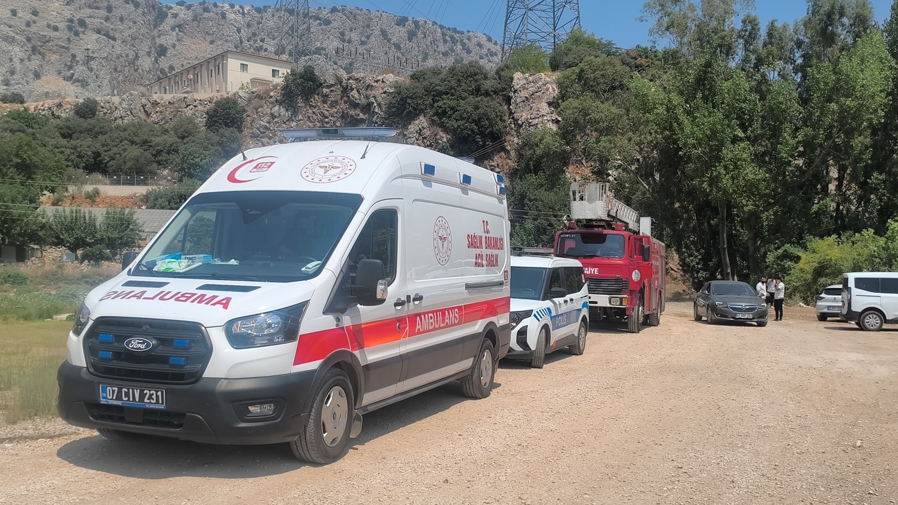 Antalya'da Parasını Alamayan Işçiler Çatıya Çıktı (6)