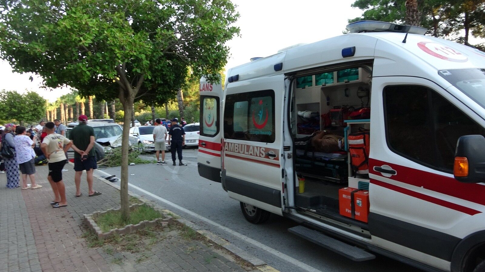 Antalya'da Refüjü Aştı, Kafa Kafaya Çarpıştılar (3)