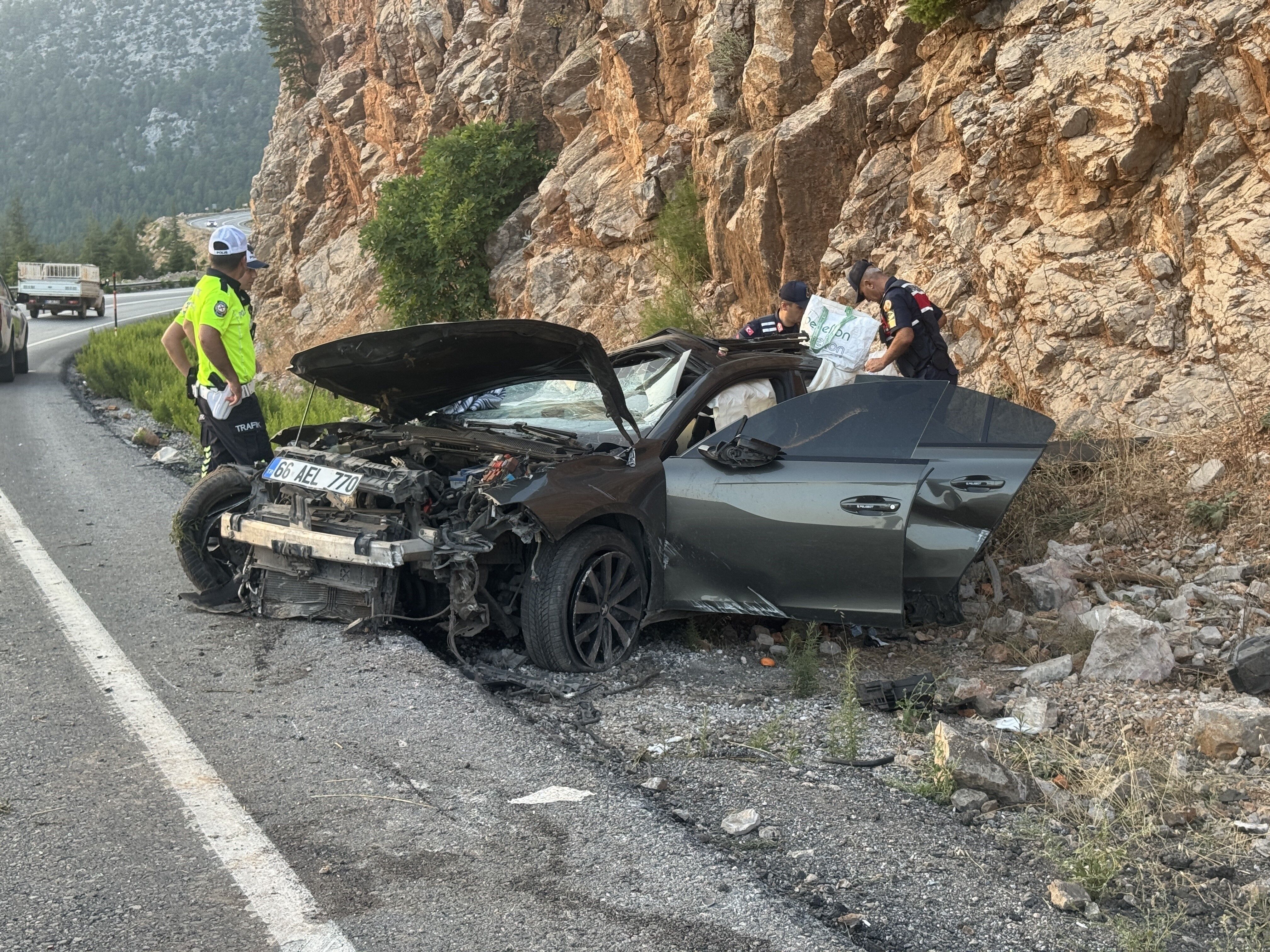 Antalya’da Taklalar Atan Araçta İlknur Öğretmen Hayatını Kaybetti! (1)