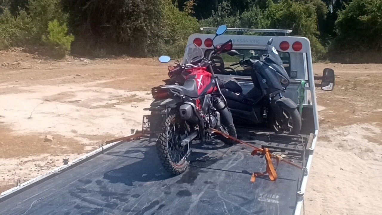 Antalya'da Trafik Denetimini Görünce Ormana Kaçtı (2)