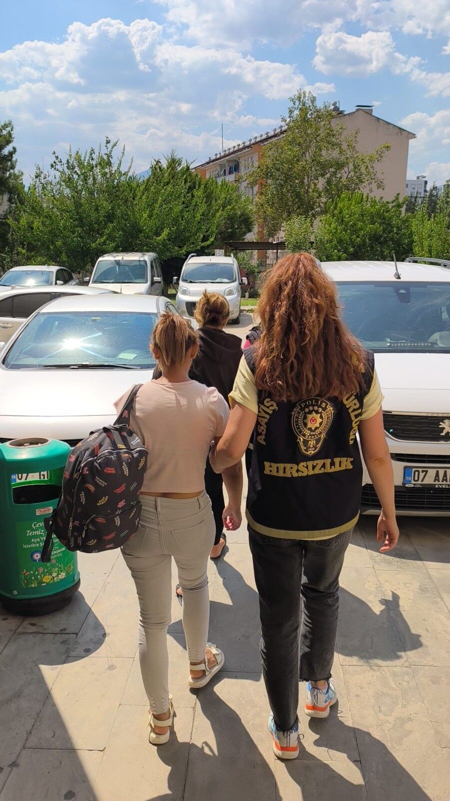 Antalya'da Tramvayda Hırsız Var! Adım Adım Iz Sürüldü (2)