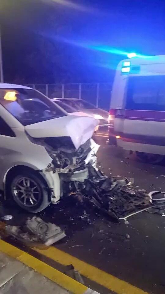 Antalya'da Turistleri Taşıyordu Feci Kazada Ağır Yaralı Var (3)
