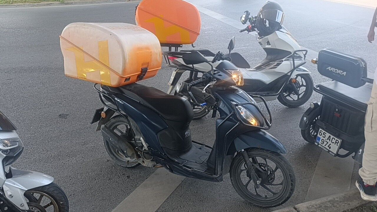 Antalya'da Yeşil Işık Kendisine Yandı Sandı Kaza Yaptı (2)