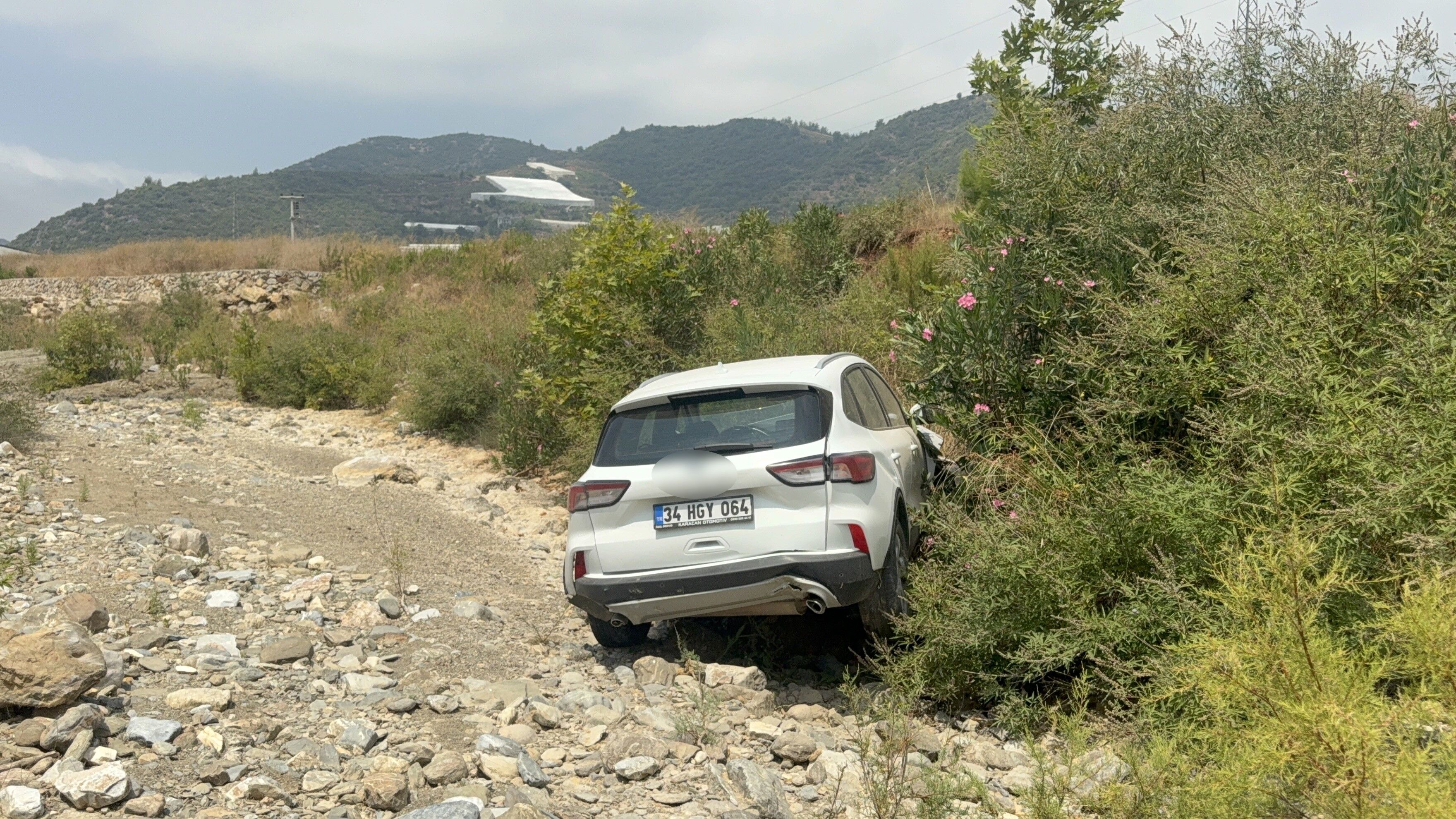 Gazipaşa'da Korkutan Kaza Dereye Uçtu (3)