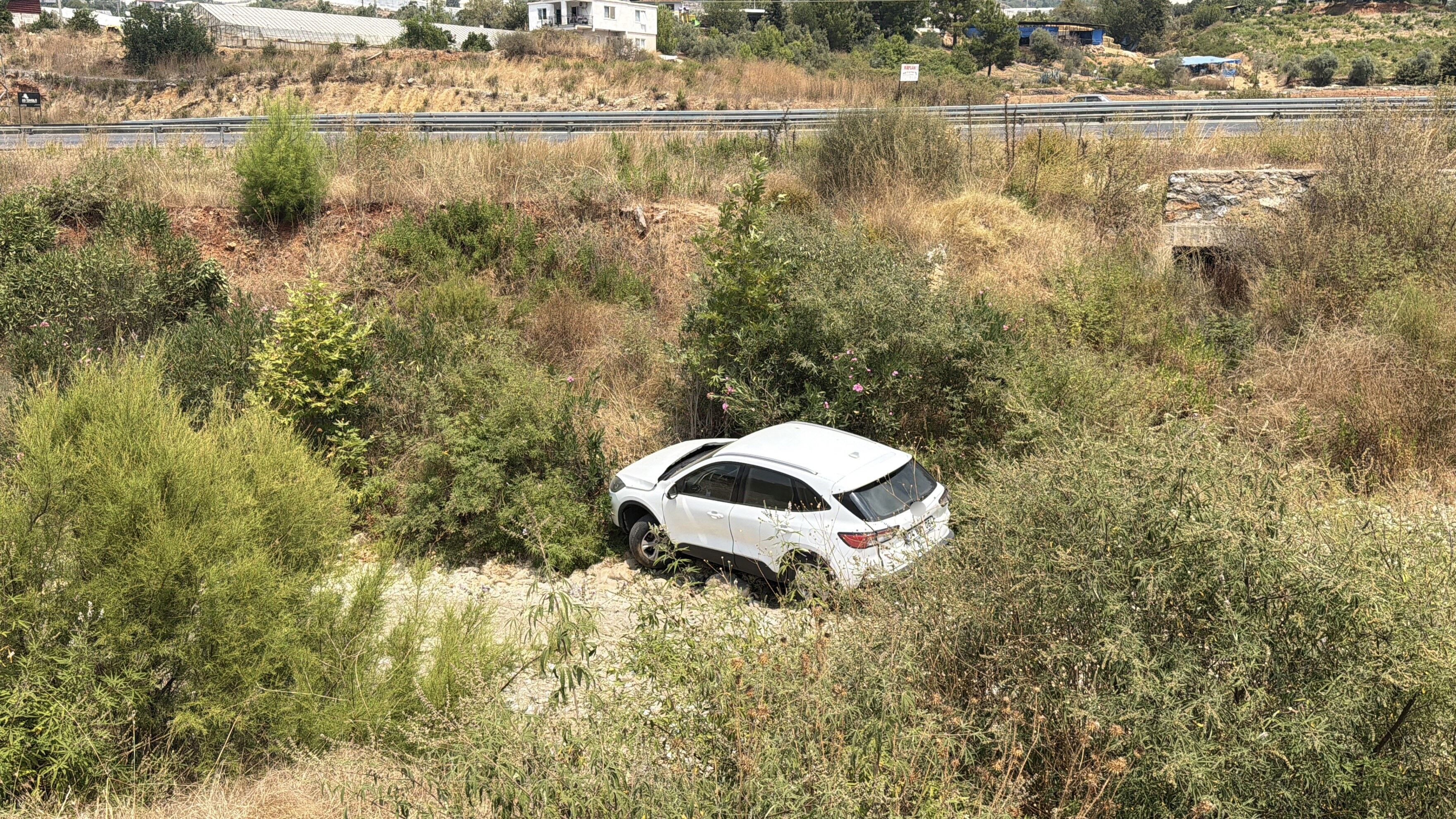 Gazipaşa'da Korkutan Kaza Dereye Uçtu (5)