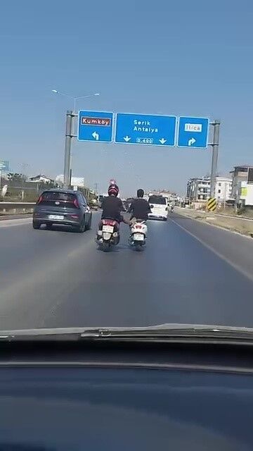 Manavgat Antalya Yolunda Motosikletlilerin Tehlikeli Anları (3)