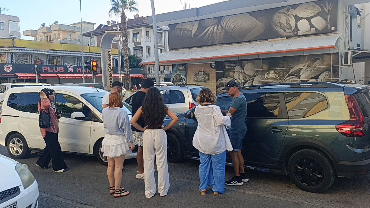 Manavgat’ta Araçlar Çarpıştı Yaralı Yok (2)
