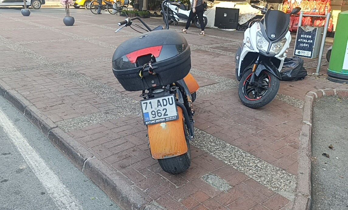 Manavgat'ta Otomobil Kapısı Motosikletliyi Yaraladı (3)