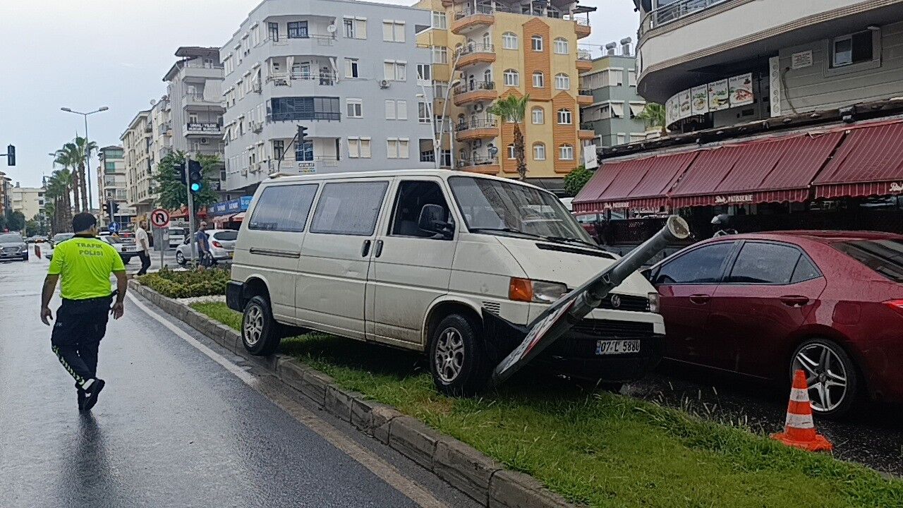 Manavgat’ta Yağmur Kazayı Getirdi (1)