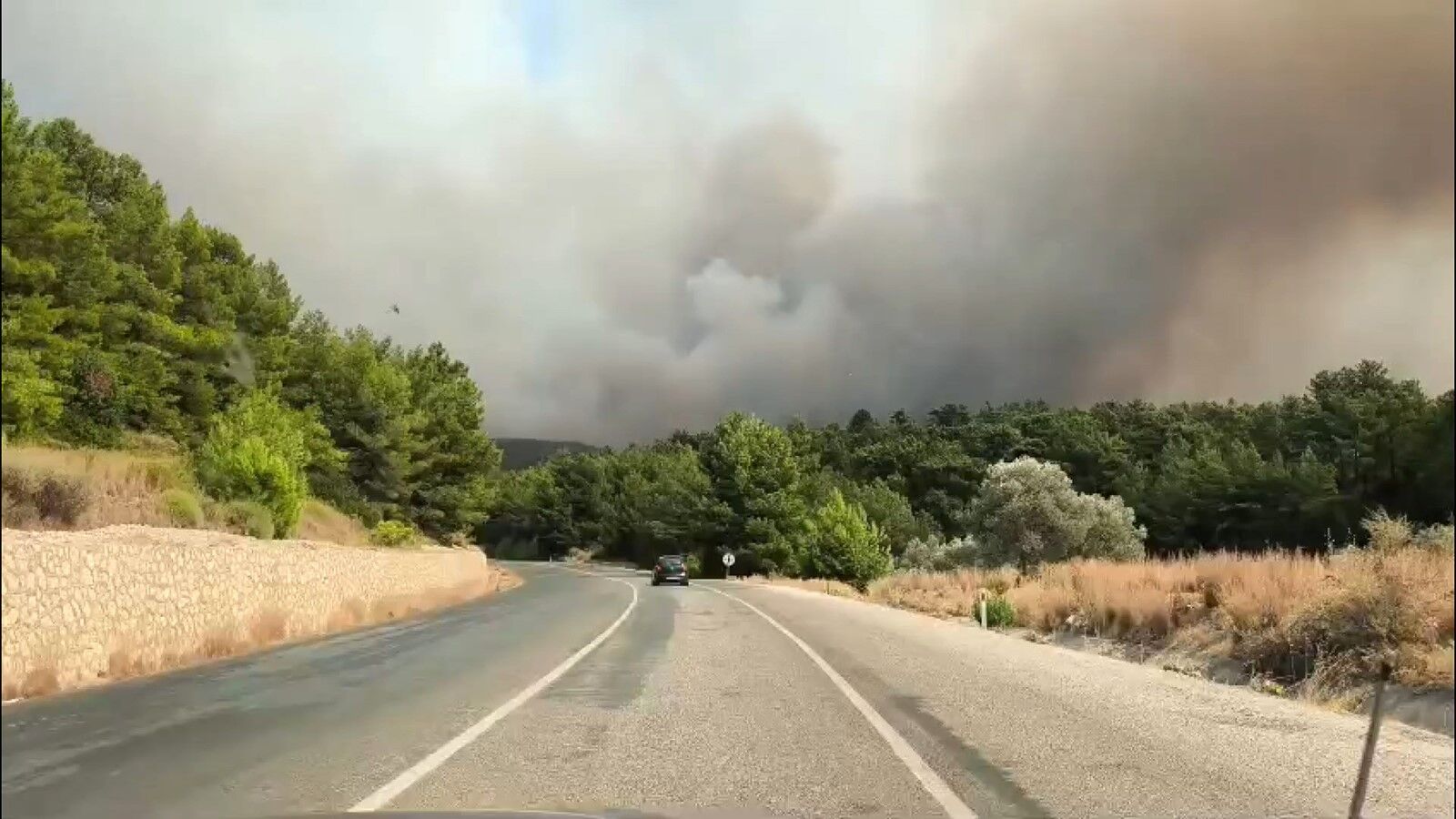 Muğla'da Başladı, Kaş Sınırını Geçti! Yangın Durdurulamıyor (1)