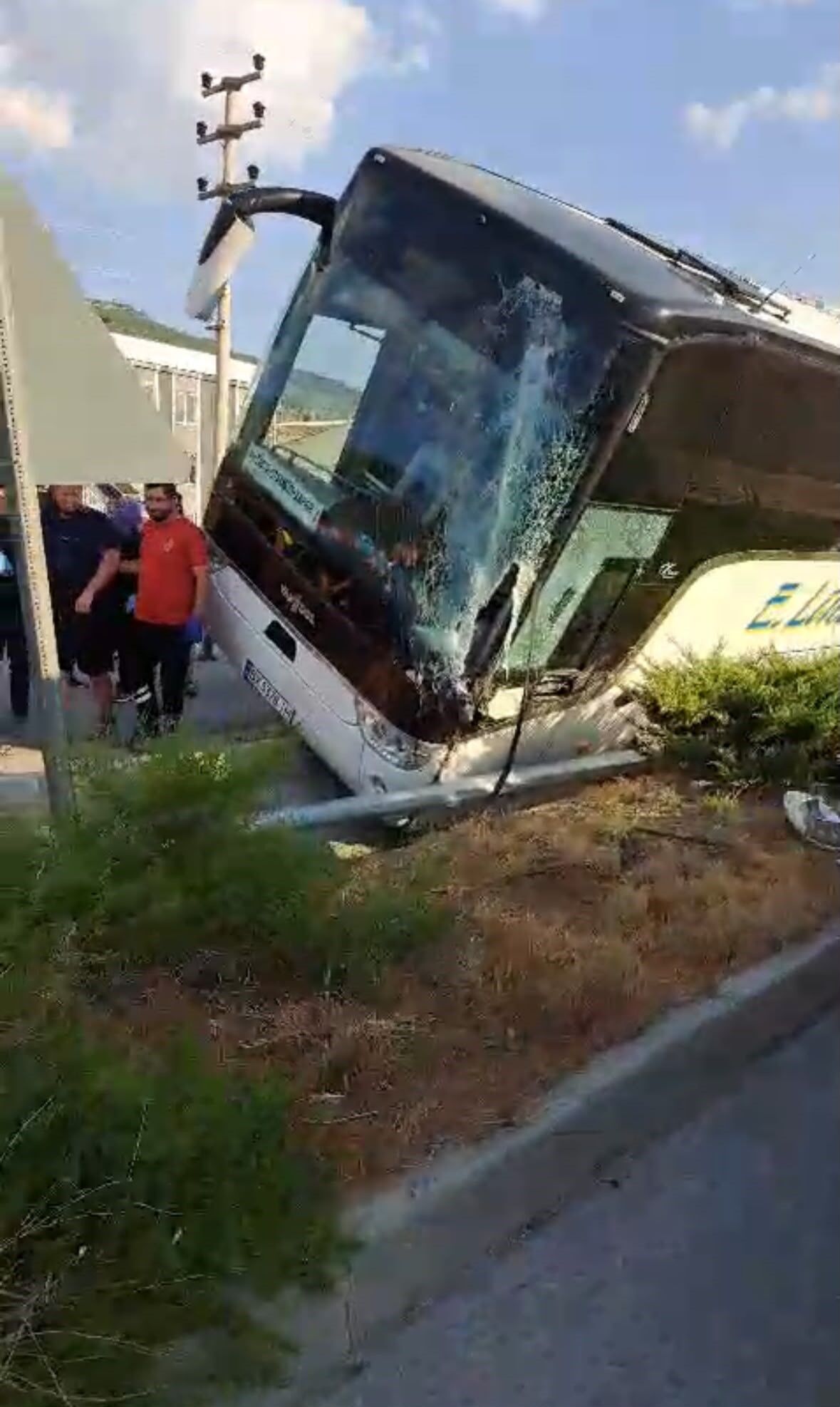 Ukraynalı Turistleri Taşıyan Otobüs Bucak Antalya Yolunda Devrildi (1)