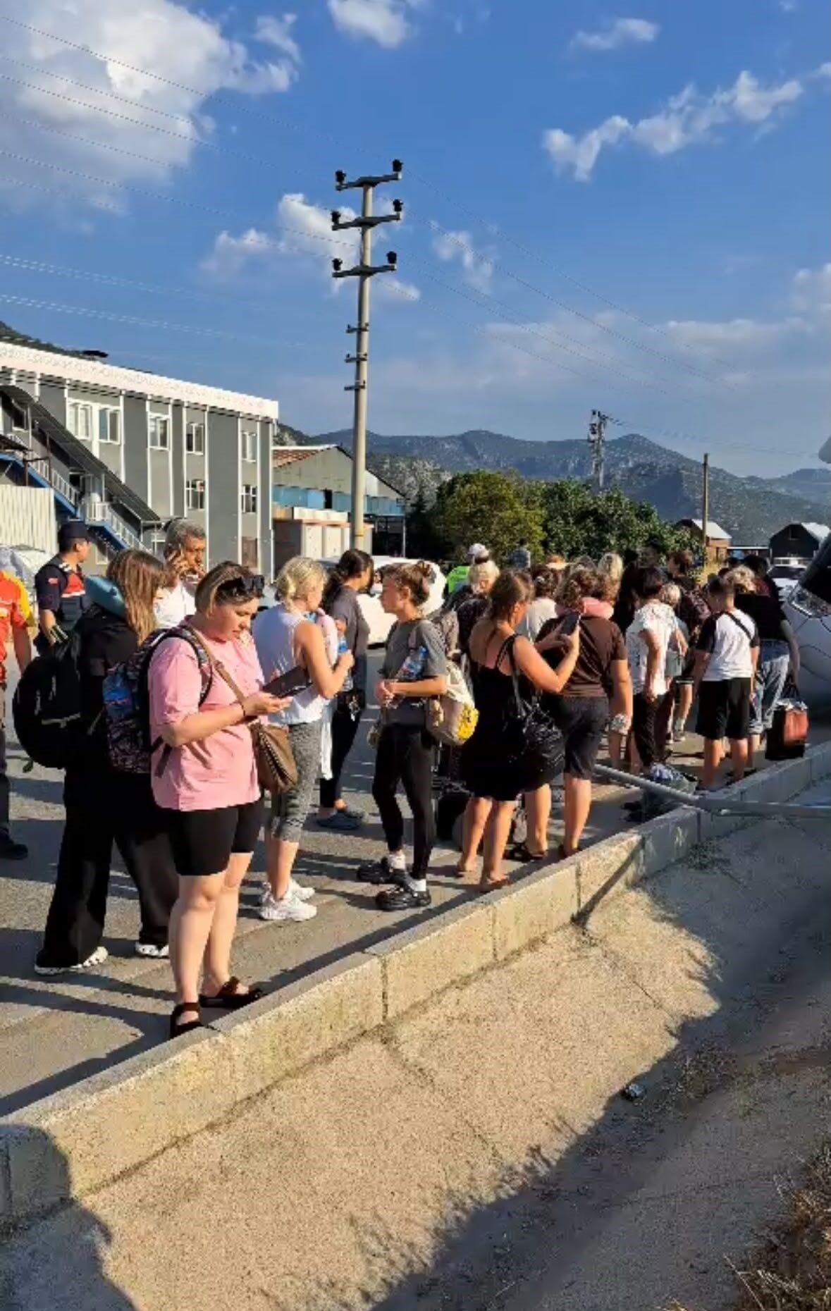 Ukraynalı Turistleri Taşıyan Otobüs Bucak Antalya Yolunda Devrildi (5)