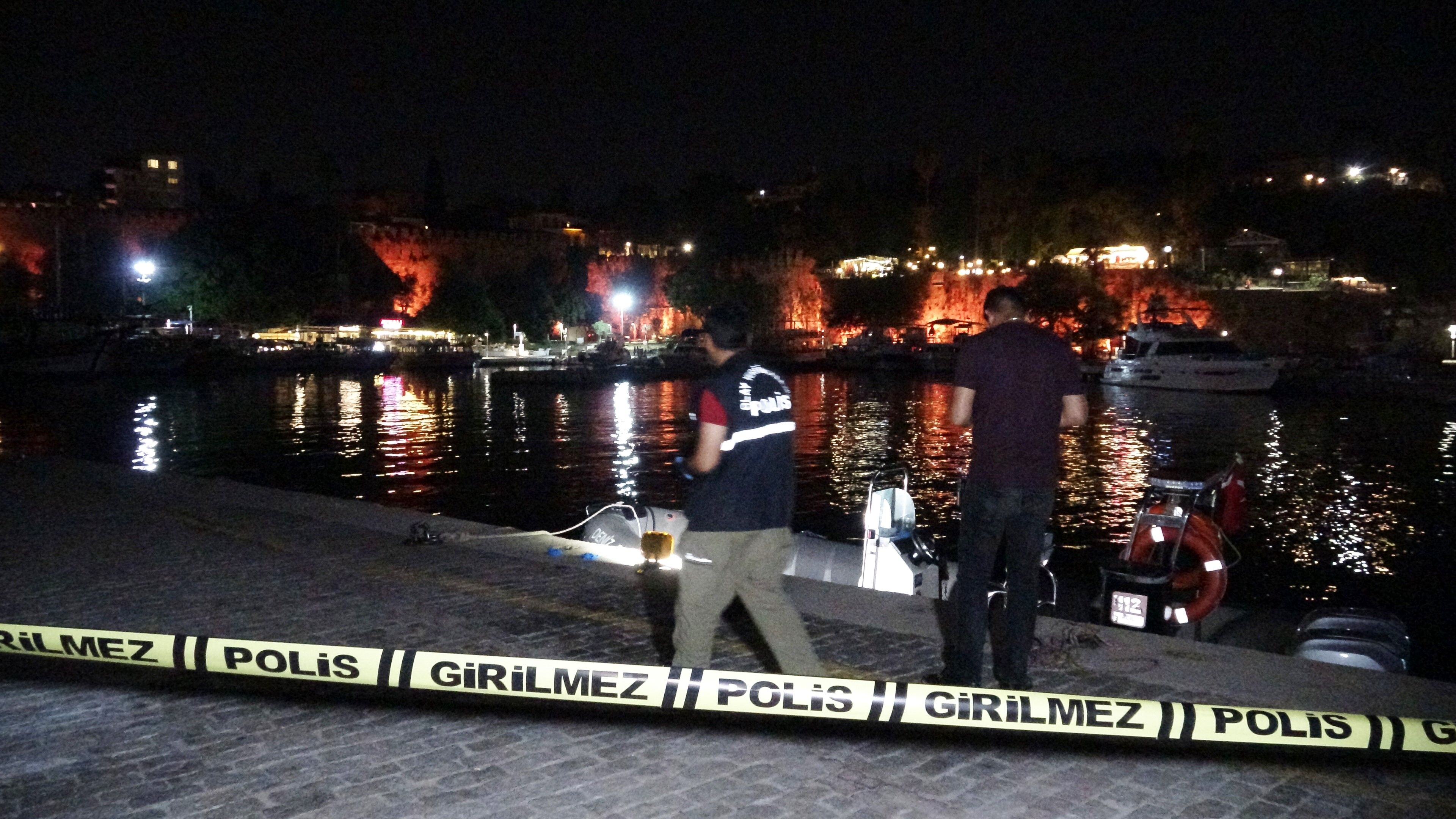 ‘Yaşıyor Değil Mi’ Diyerek Yıkıldı! Antalya’da Yürek Yakan Gece (2)