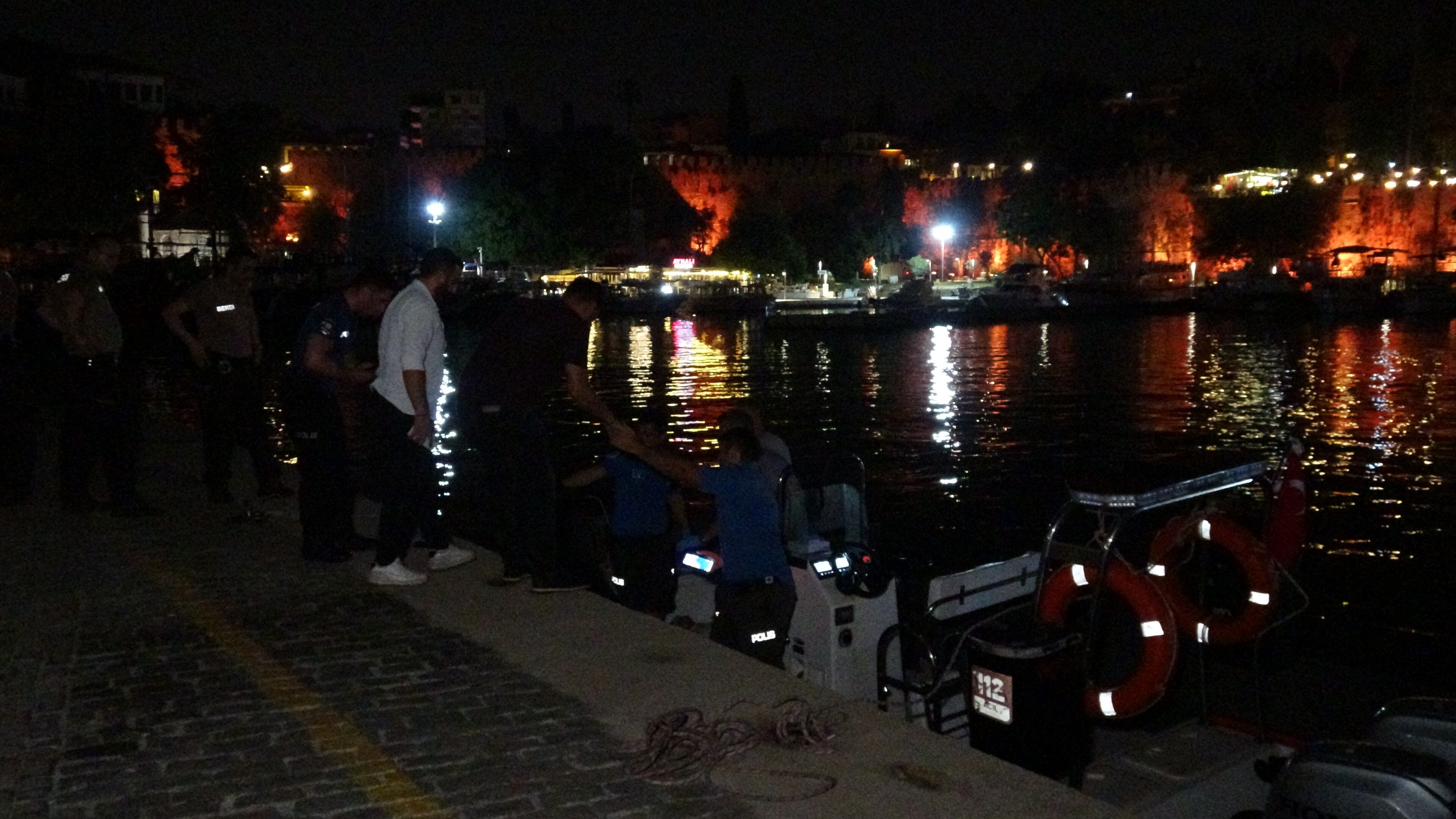 ‘Yaşıyor Değil Mi’ Diyerek Yıkıldı! Antalya’da Yürek Yakan Gece (5)