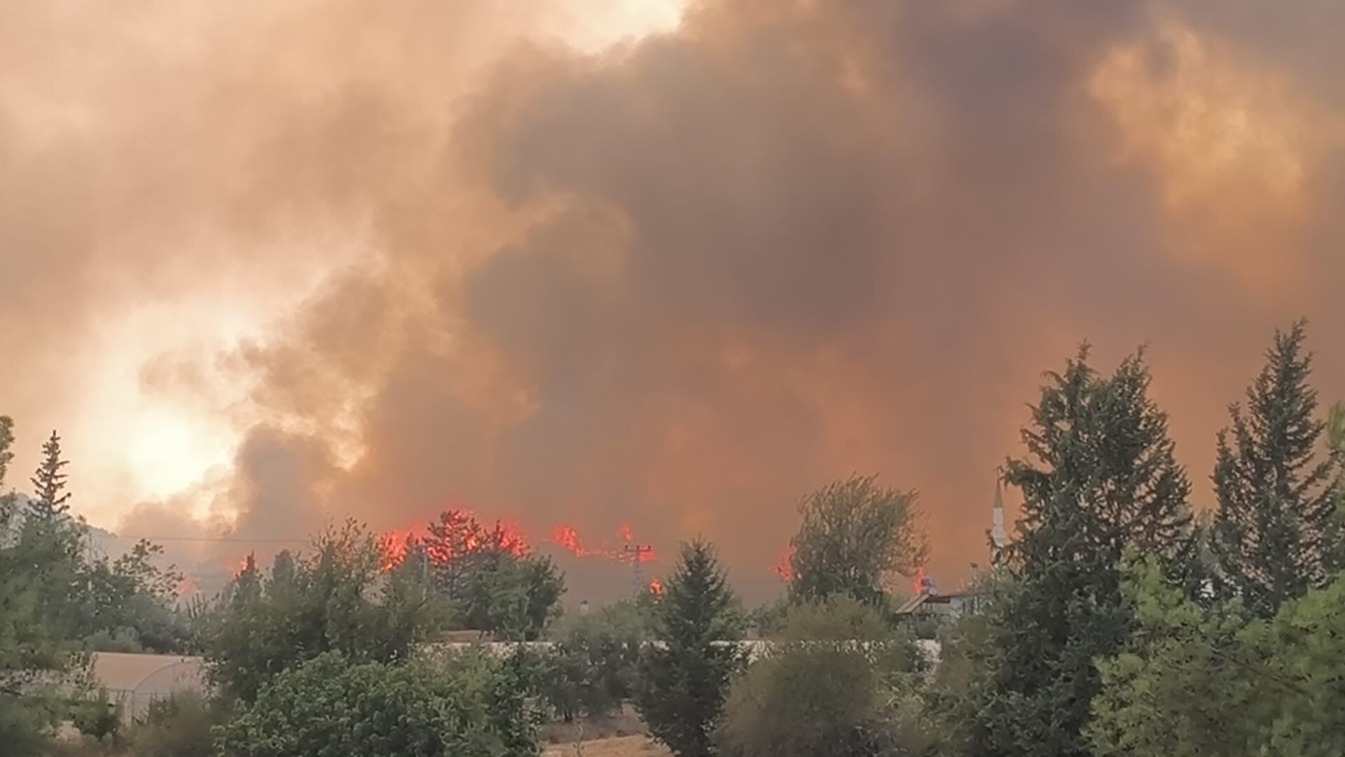 Aksu'da Alevler Mahalleyi Sardı! Gözyaşları Içinde Kaldılar (4)