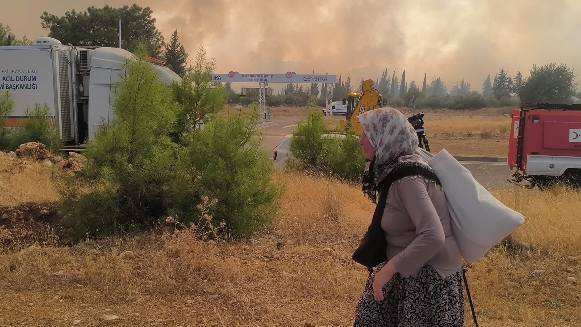 Aksu'da Alevler Mahalleyi Sardı! Gözyaşları Içinde Kaldılar (5)