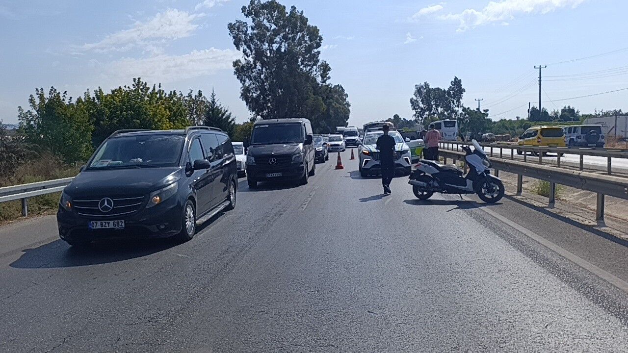 Alanya Manavgat Yolu Kilitlendi! (2)