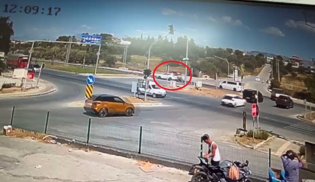 Alanya Manavgat Yolunda Kırmızı Işık Ihlali Kaza Getirdi (1)