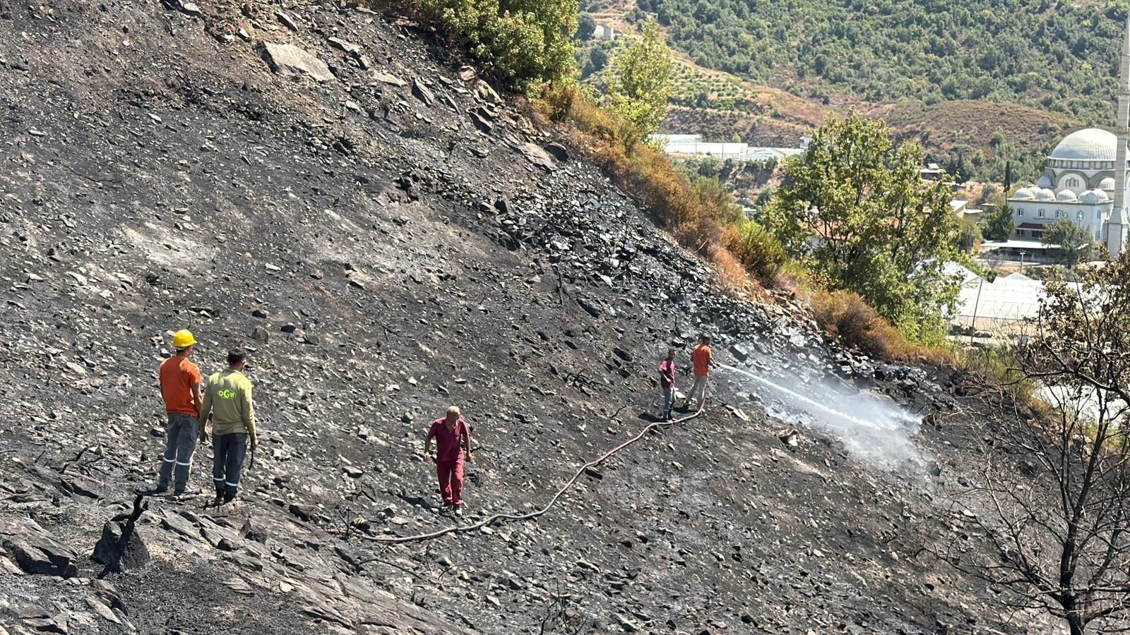 Alanya'da Büyük Mücadele! Yangın Sıçramadan Söndürüldü (3)