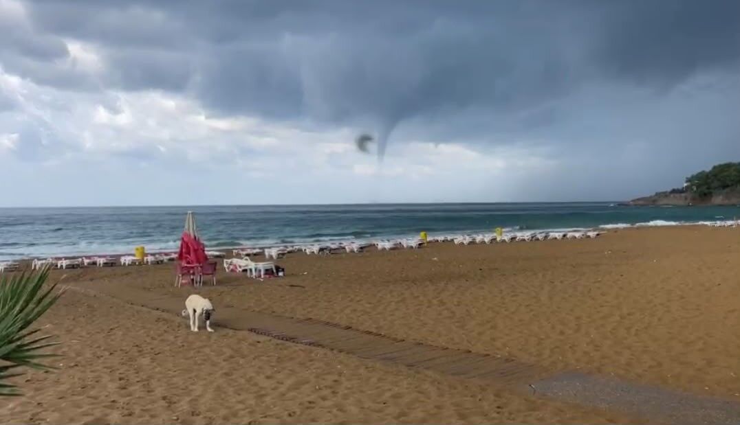 Alanya'da Denizde Bir Anda Beliren Hortum Panik Yarattı (2)