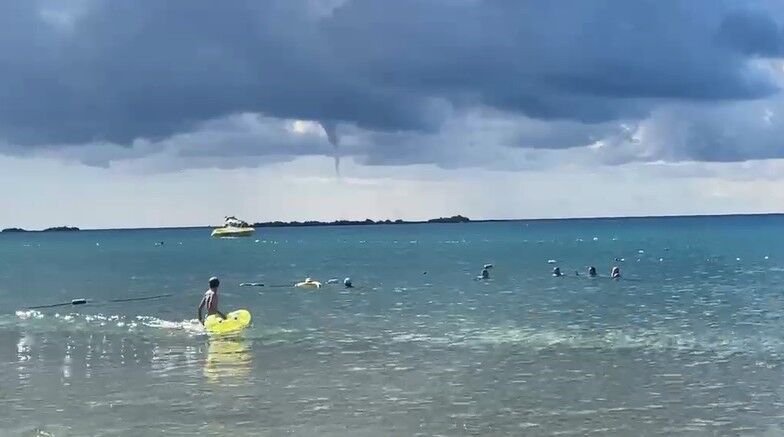 Alanya'da Dev Hortum! Panik Içinde Izlediler (2)