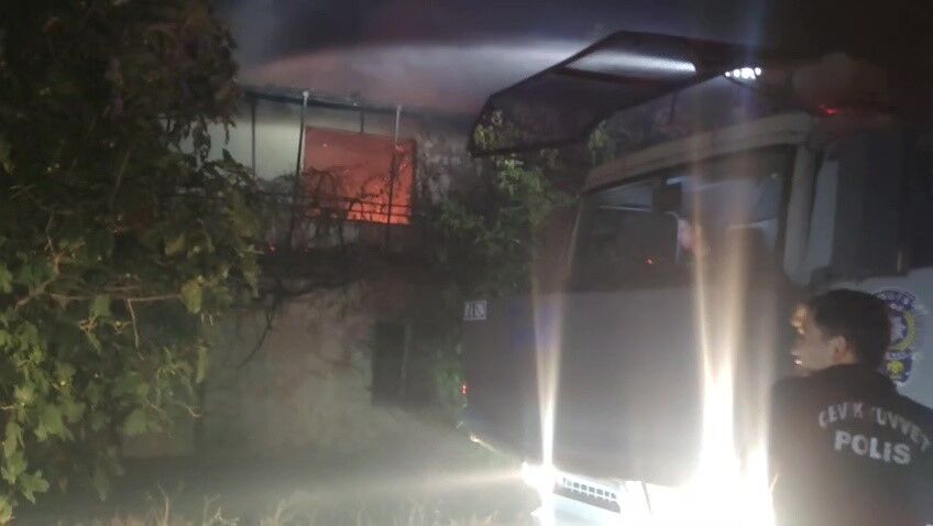 Antalya Aksu'daki Yangına Toma'lı Müdahale (2)