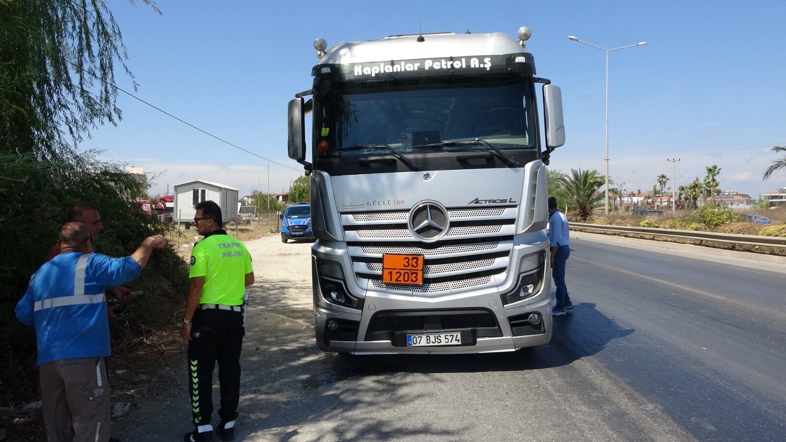 Antalya Manavgat Yolunda Tanker Otomobille Çarpıştı (3)